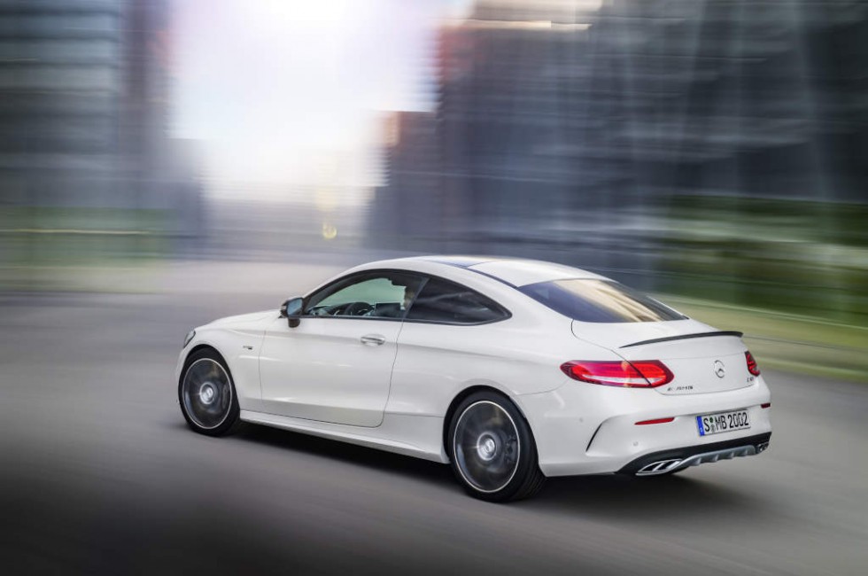 Mercedes-AMG C 43 Coupé, exterior: diamond white, Fuel consumption (l/100 km) urban/ex urban/combined: 10.6/6.2/7.8 combined CO2 emissions: 178 g/km