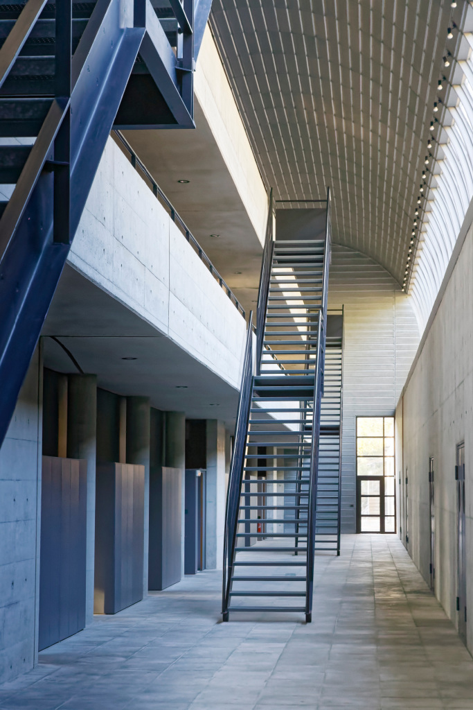 New working and creative methods will also be used on the Côte d'Azur. Flat hierarchical and decision-making structures, flexible working in time and space as well as a high degree of interdisciplinarity and international networking are intended to meet the requirements of holistic design in the digital age. With new formats, it is hoped that, within a short time, complex issues will be addressed and action-driven results achieved.