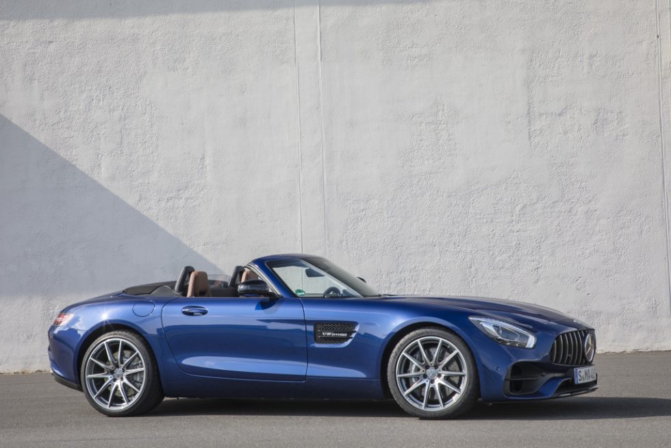 Mercedes-AMG GT Roadster, brilliant blue metallic