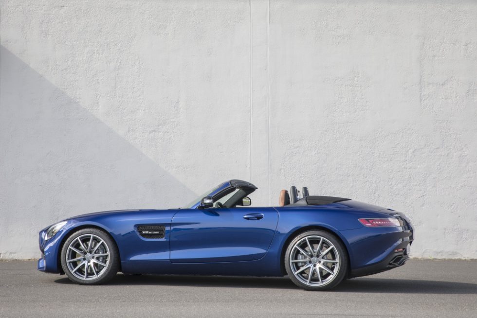 Mercedes-AMG GT Roadster, brilliant blue metallic