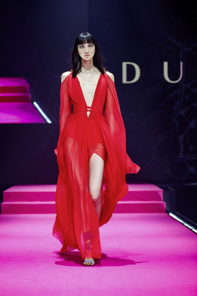 Label DUNDAS auf der Mercedes-Benz China Fashion Week Label DUNDAS at Mercedes-Benz China Fashion Week