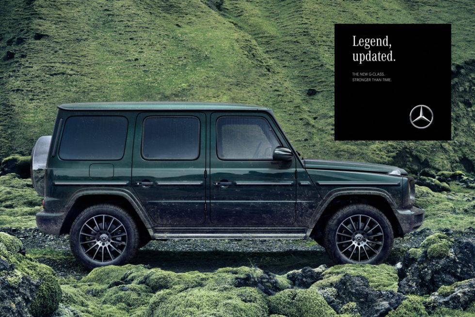The themes off-road capability, design and on-road performance pick up natural elements, such as rock and lava formations, and water, which, like the G-Class, are "stronger than time". Here is an ad motif from the "Green Lava" world.