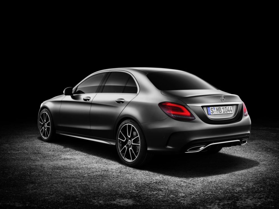 Mercedes-Benz C-Class Sedan AMG line, exterior: designo selenite grey magno, interior: platinium white pea
