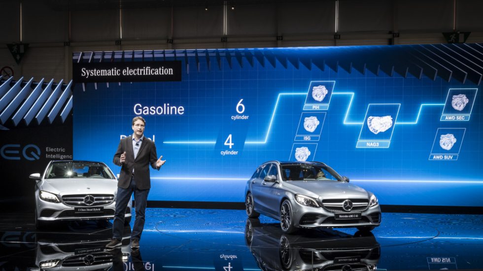 At the 88th Geneva Motor Show, Mercedes-Benz is presenting a slew of world premieres in a clear demonstration that the brand with the three-pointed star offers vehicles to suit all needs. First to be unveiled was the all-new Mercedes-AMG GT 4-Door Coupé (fuel consumption combined: 11.2-9.1 l/100 km; CO2 emissions combined: 256-209 g/km*), which augments the successful AMG GT family with another member. Also celebrating its world premiere was the new Mercedes-AMG G 63 (fuel consumption combined: 13.1 l/100 km; CO2 emissions combined: 299 g/km*), the
