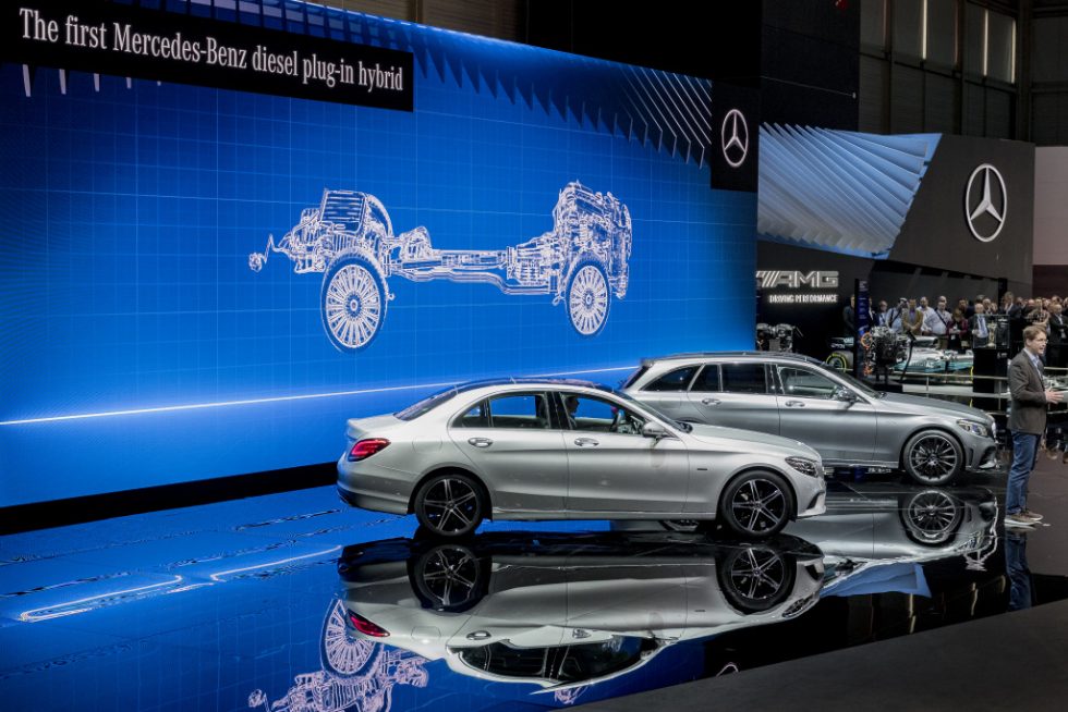 At the 88th Geneva Motor Show, Mercedes-Benz is presenting a slew of world premieres in a clear demonstration that the brand with the three-pointed star offers vehicles to suit all needs. First to be unveiled was the all-new Mercedes-AMG GT 4-Door Coupé (fuel consumption combined: 11.2-9.1 l/100 km; CO2 emissions combined: 256-209 g/km*), which augments the successful AMG GT family with another member. Also celebrating its world premiere was the new Mercedes-AMG G 63 (fuel consumption combined: 13.1 l/100 km; CO2 emissions combined: 299 g/km*), the