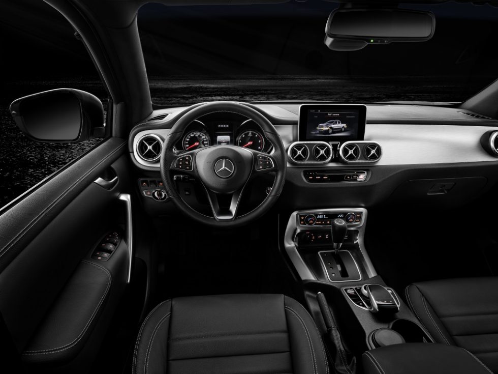 At the Geneva Motor Show in early March, the Mercedes-Benz X-Class with powerful six-cylinder engine and 4MATIC permanent all-wheel drive will celebrate its world premiere. Mercedes-Benz X 350 d 4MATIC, Exterior, diamond silver metallic, equipment line POWER, Rollcover black, Sports Bar;Provisional figures: fuel consumption combined: 9.0 l/100 km, combined CO2 emissions: 237 g/km*