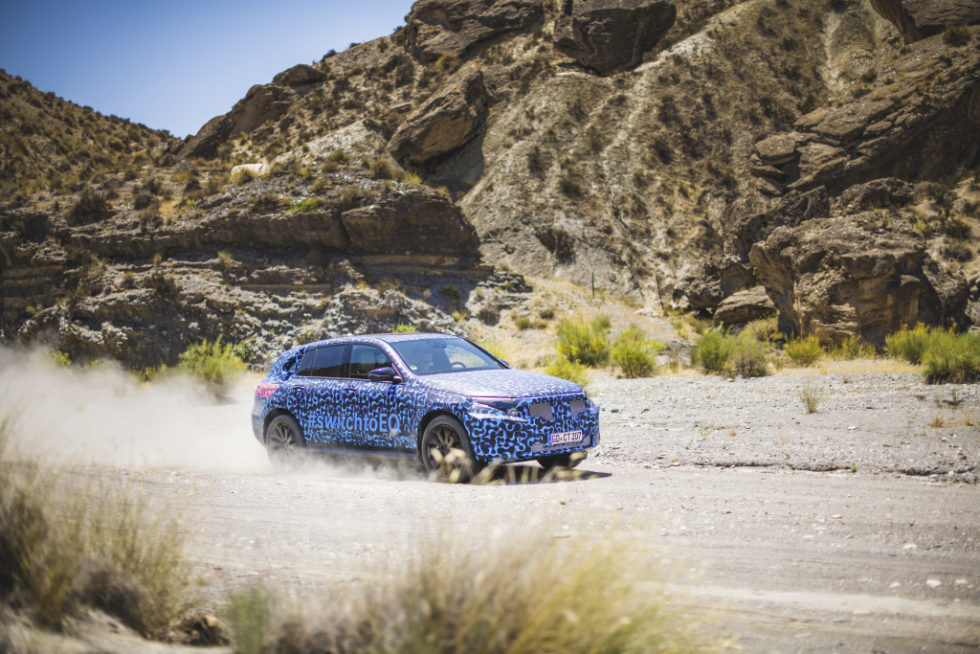 Spain is the current stage for the Mercedes-Benz EQC on the road to series production maturity – the Mercedes-Benz heat testing. Particular attention is given to aspects which are very demanding for electric cars, i.e. air conditioning and charging, as well as cooling the battery, drive system and control units in extreme heat. Naturally classical criteria such as driving dynamics and ride comfort are also subjected to further, stringent tests.