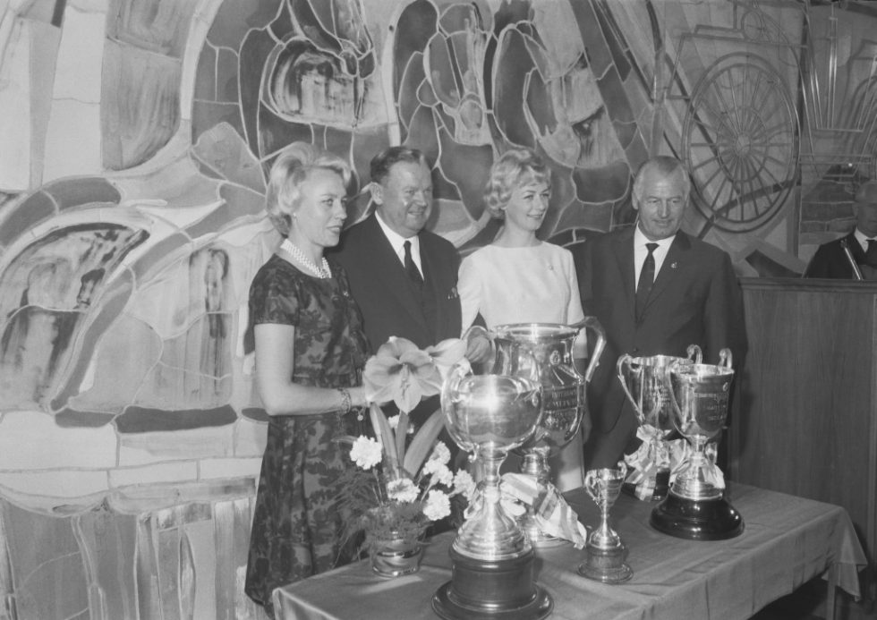 The Touring Car Grand Prix of Argentina, from 25 October to 4 November 1962. Victory celebrations in the Daimler-Benz AG tower block in Stuttgart-Untertürkheim. From left to right: Baroness Ewy von Korff-Rosqvist, Director General Walter Hitzinger, Ursula Wirth and Head of Racing Karl Kling
