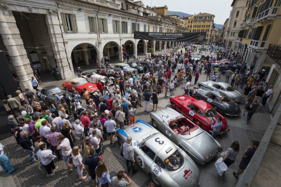 Mille Miglia 2017: Mercedes-Benz Classic cars. Left to right: 300 SL racing sports car (W 194), 190 SL (W 121), 300 SL "Gullwing" Coupés (W 198). Stage from Brescia to Padua, 18 May 2017.