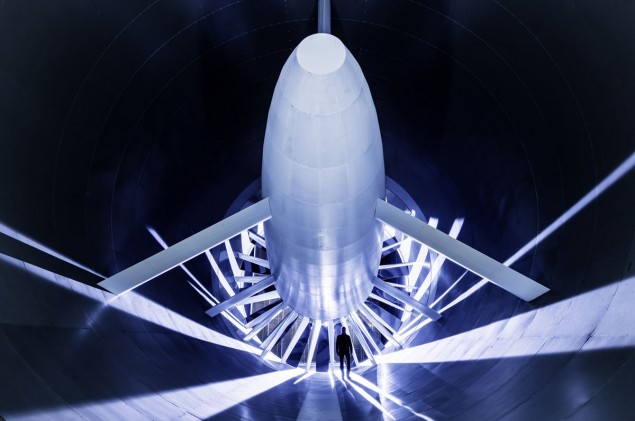 Mercedes-Benz-13C86_13 The blower of the new aeroacoustics wind tunnel has a diameter of nine metres and has 18 vanes that set the air in motion. The maximum wind speed is 265 km/h.