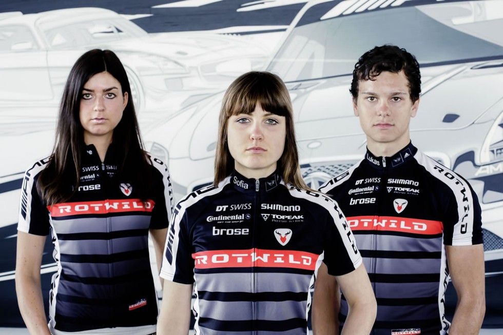 AMG, the performance brand within Mercedes-Benz, and Rotwild, the internationally renowned manufacturer of high-end mountainbikes, are intensifying their cooperation. The mountainbike professionals of the Rotwild team are entering the 2014 mountainbike season with AMG as a new name-giving sponsor. The team consists of the two U23 riders Lukas Baum (right) and Sofia Wiedenroth, and the elite lady rider Nadine Rieder (left).