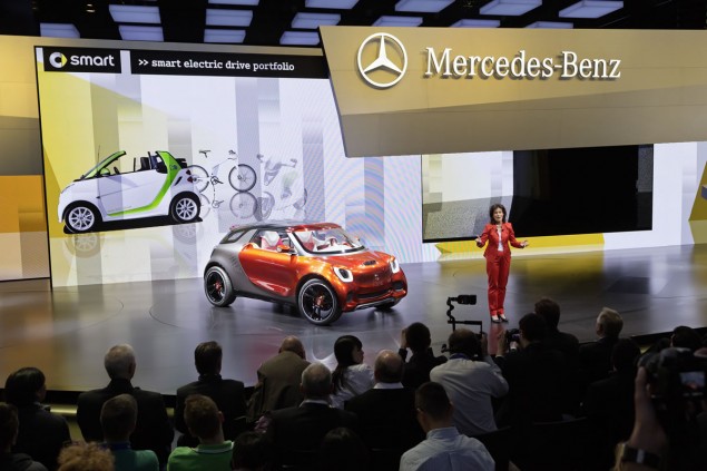 paris-motor-show-mercedes-12C1062_005 Mercedes-Benz and smart at the Mondial de l’Automobile 2012 in Paris.Dr. Annette Winkler, Head of smart, presenting the smart forstars.